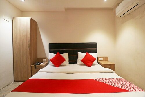 Oyo 49069 A Suites