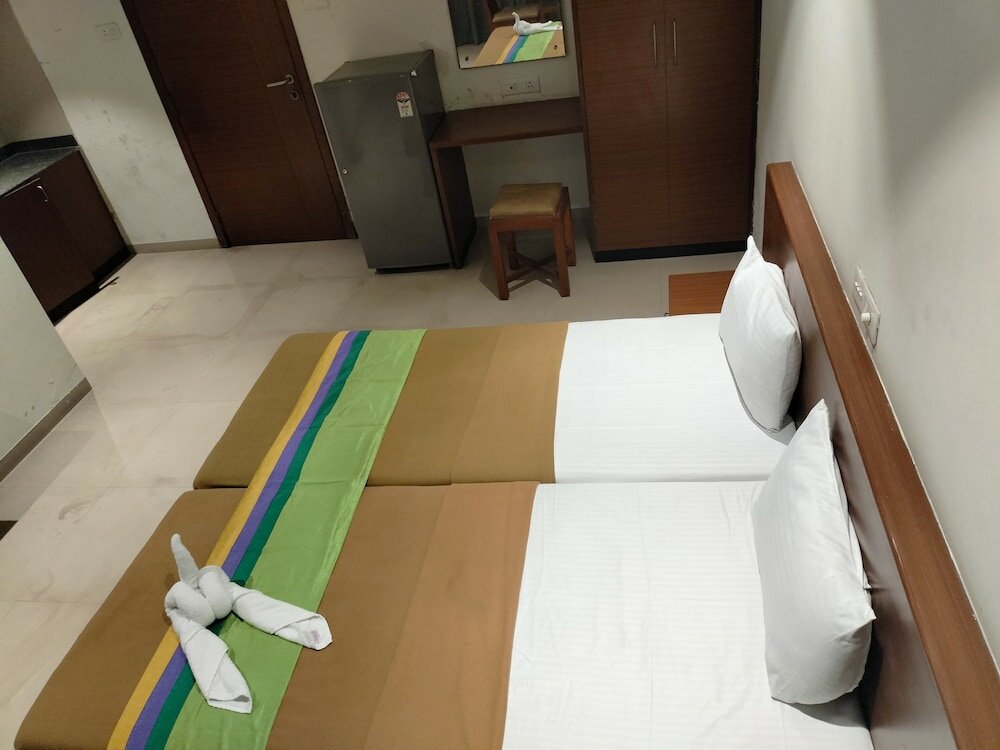 Фото Hotel Sumanchandra Suites