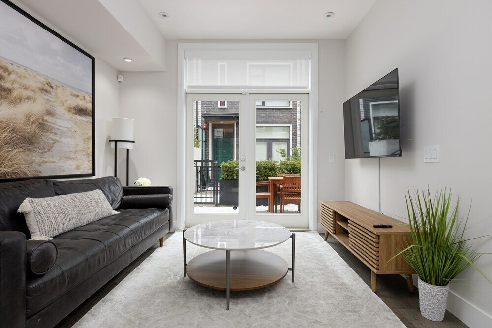 Фото 7476 Granville St