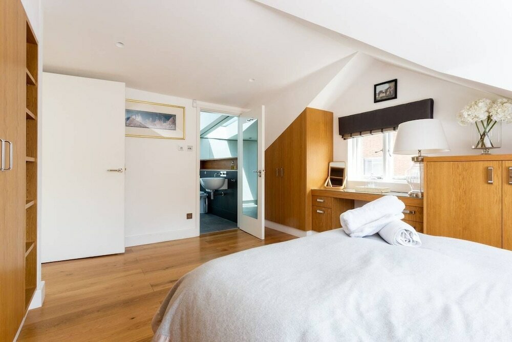 Фото Fantastic 5 Bed House in Kensington Near Museums