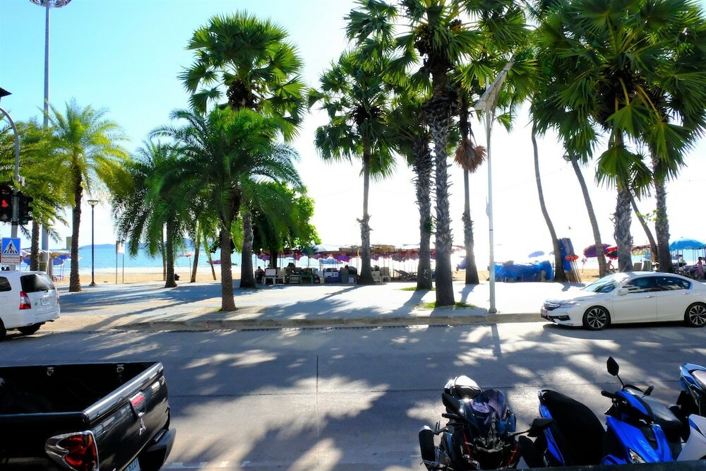 Фото The Beach Front Resort Pattaya