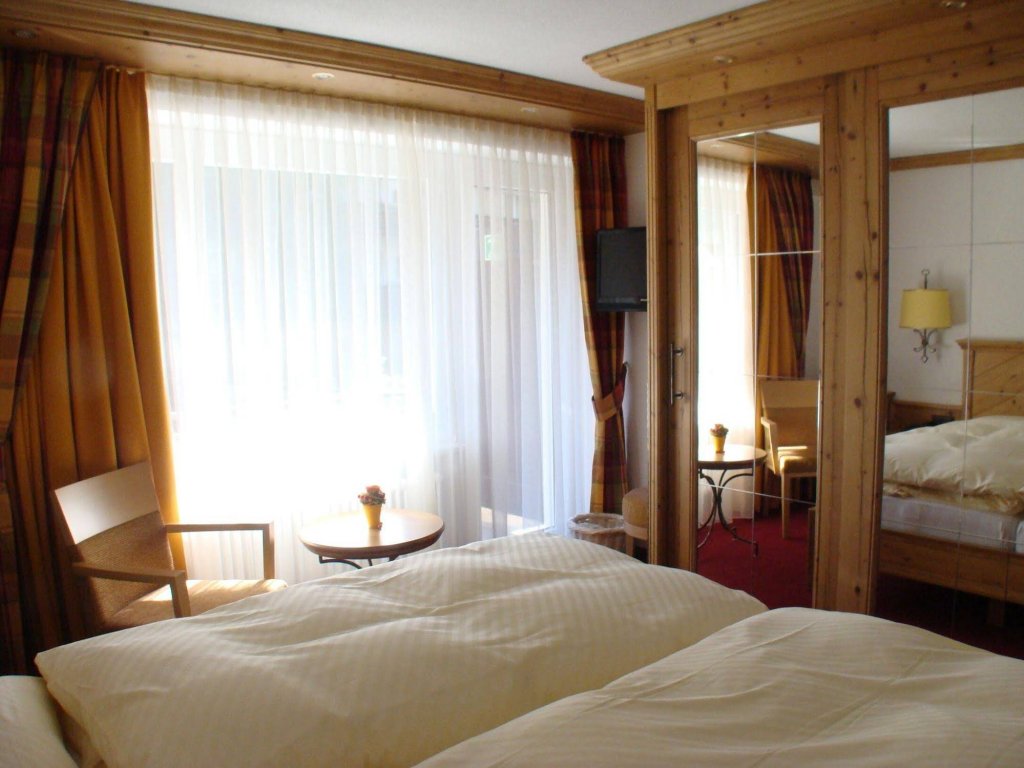 Фото Hotel Holiday