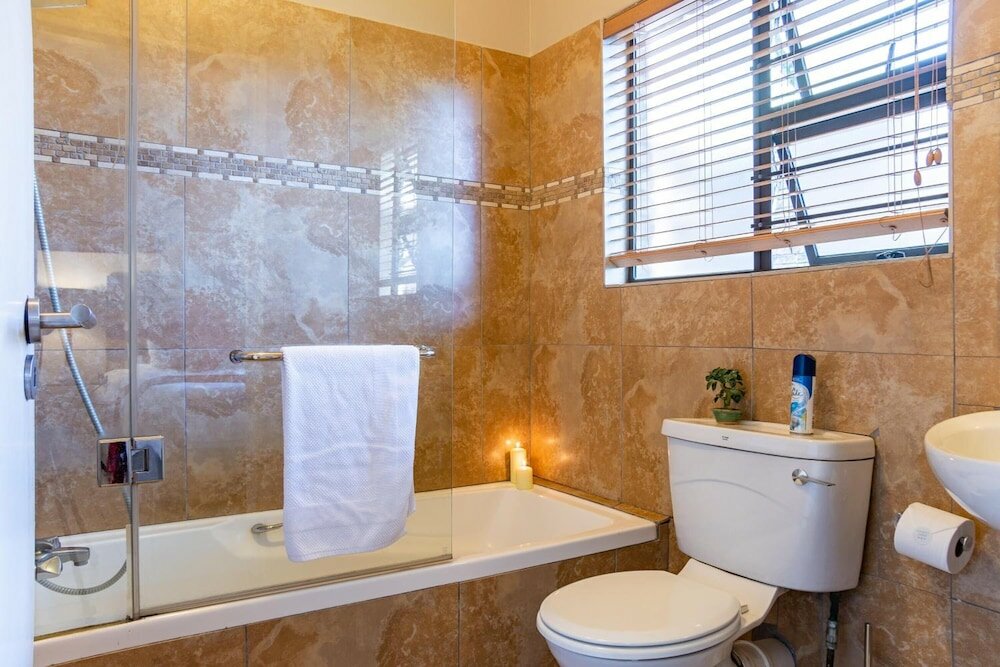 Фото Faraway Lodge B&b