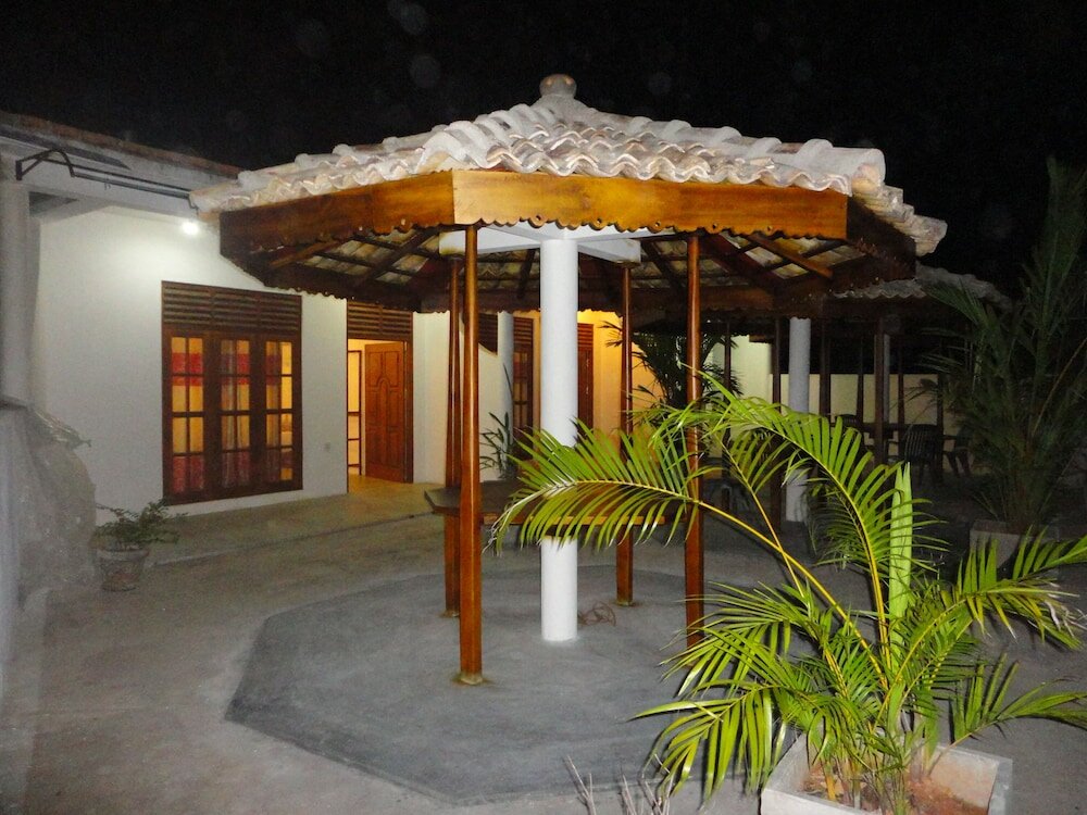 Фото Mirissa Beach Inn