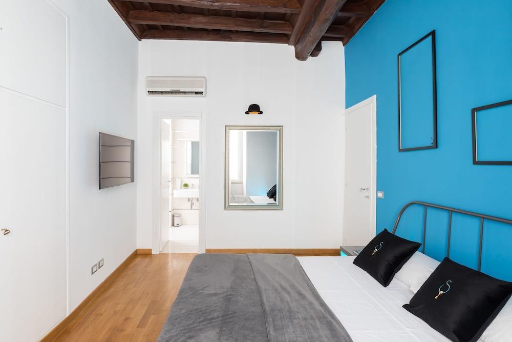 Фото A World Aparts - 87 Boschetto