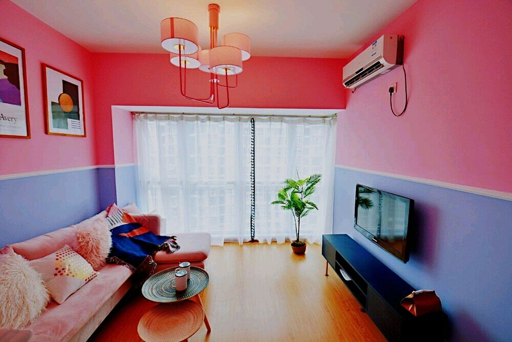 Фото Avatar Gallery Large Queen Bed & High Rise View