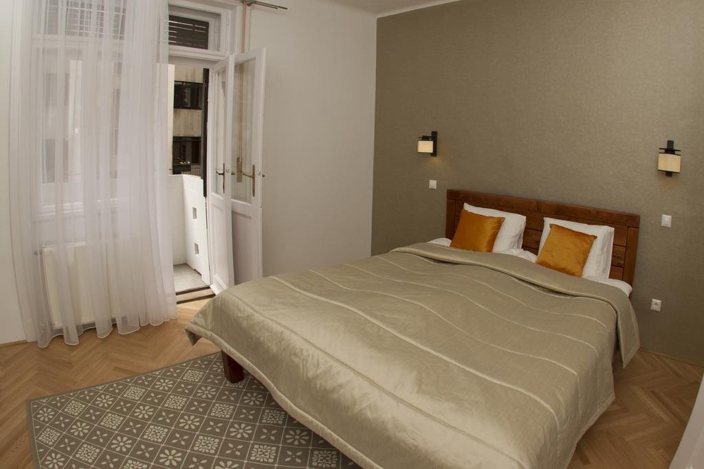 Фото Be a Budapester