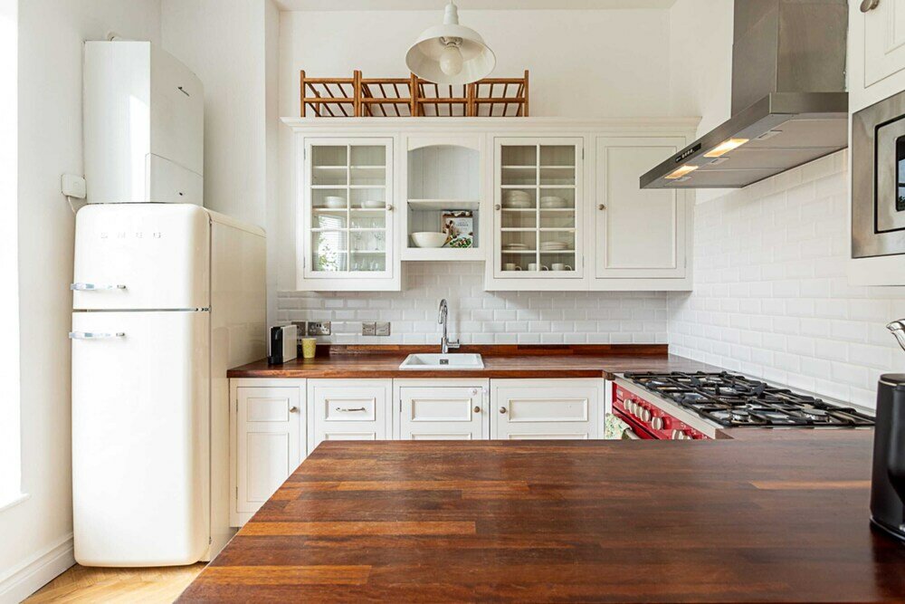 Фото Newly Renovated Two Bedroom Kensington Flat