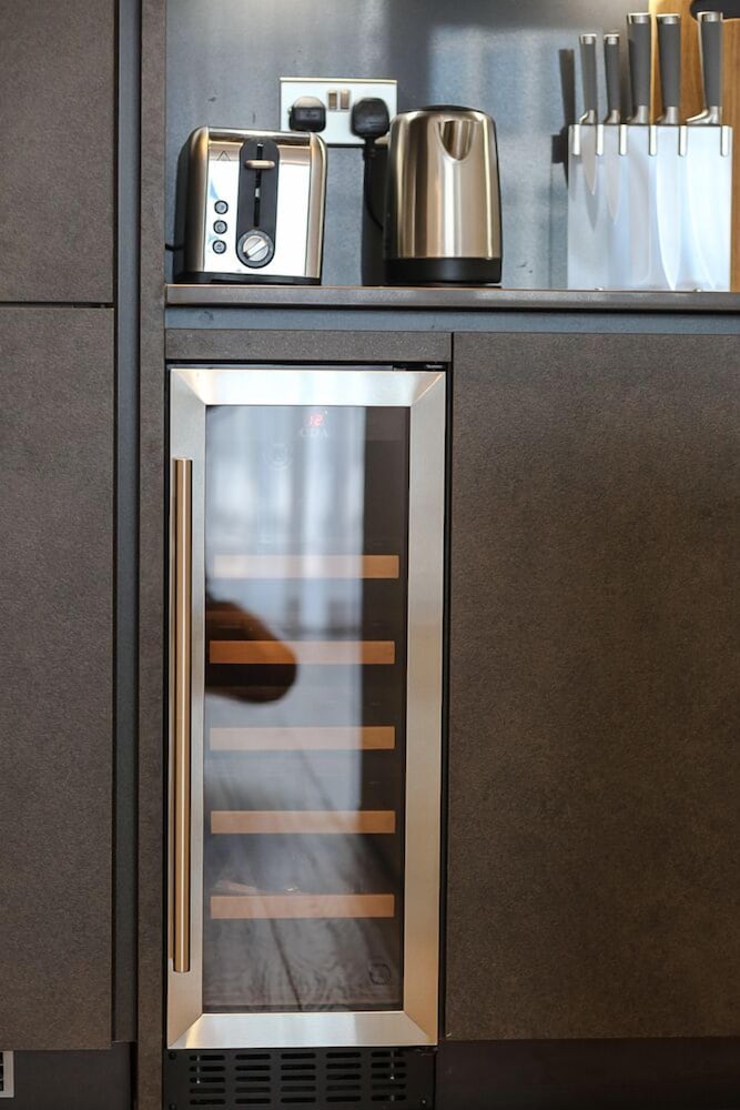 Фото King John Court Apartments