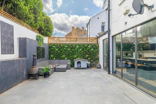Гостиница Contemporary Elegance - 2bd Flat, Clapham! в Лондоне
