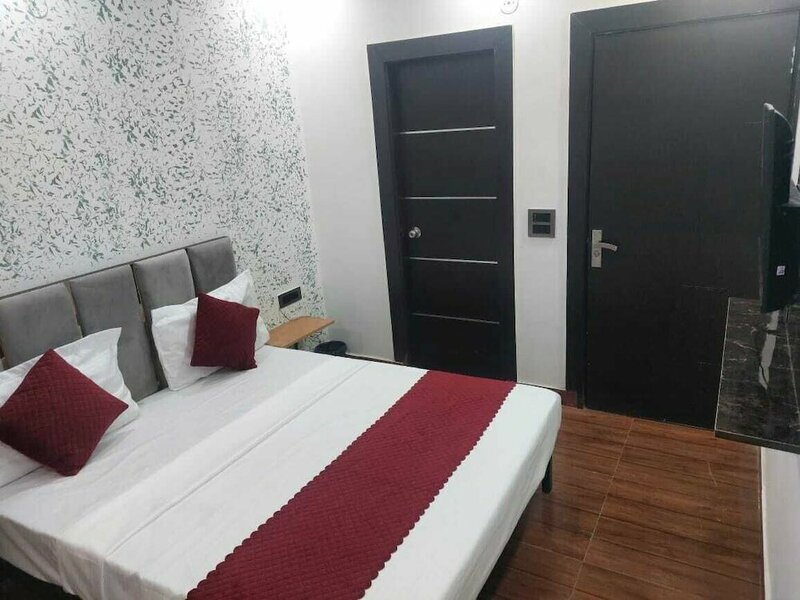 Гостиница Hotel Twamev Couple Friendly Laxmi Nagar