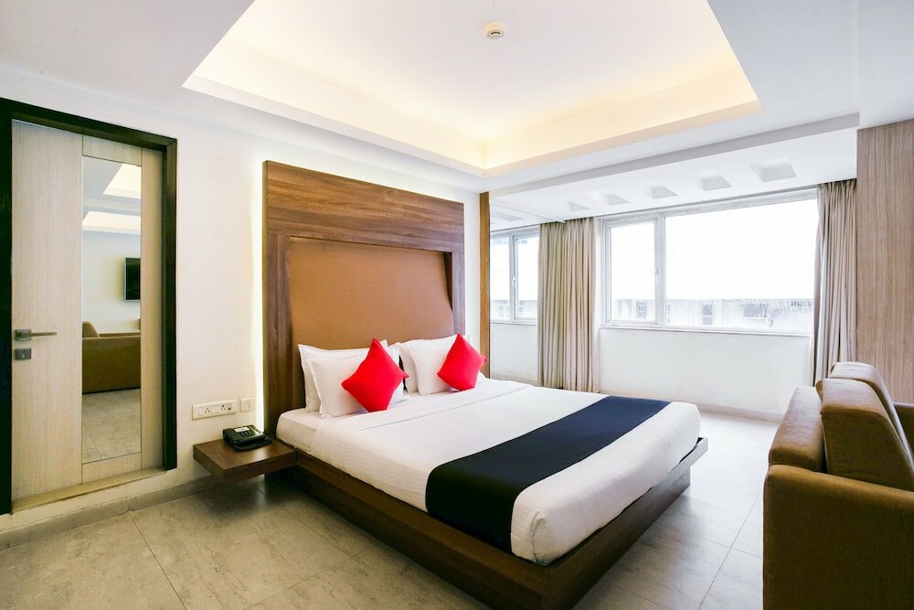 Фото Capital O 45587 The Roa Hotel