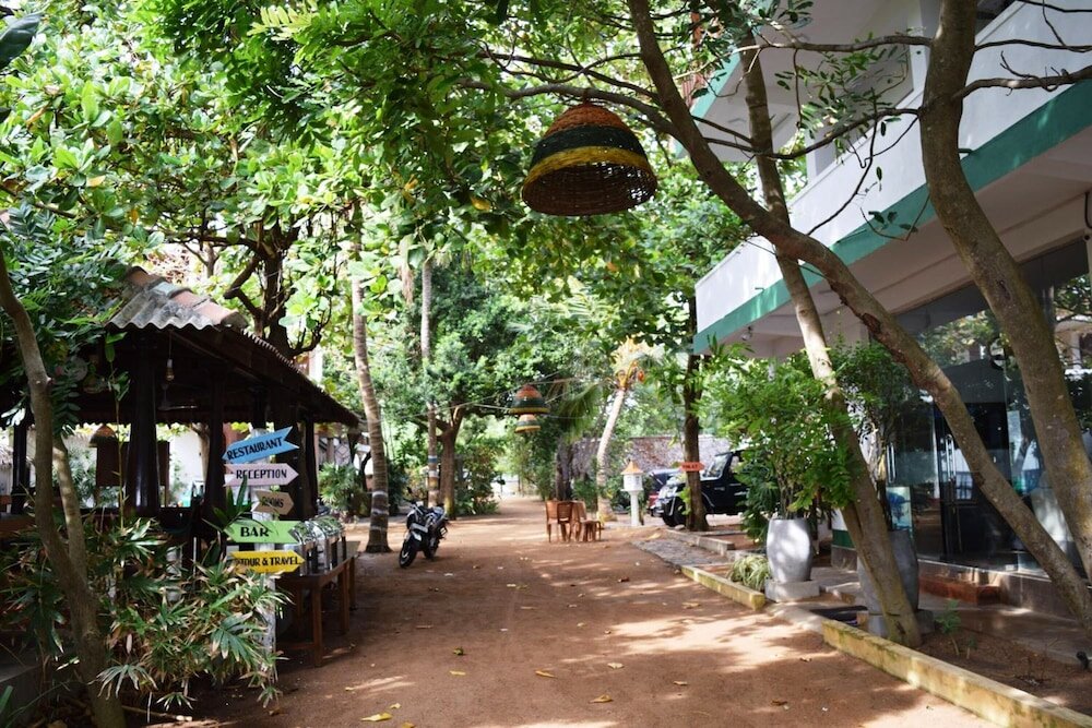 Фото Rupa's Hotel Arugambay