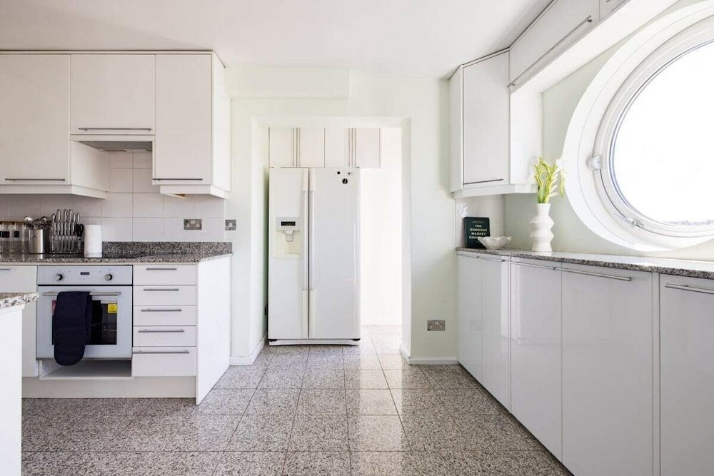 Фото The Shadwell Secret - Contemporary 4bdr House