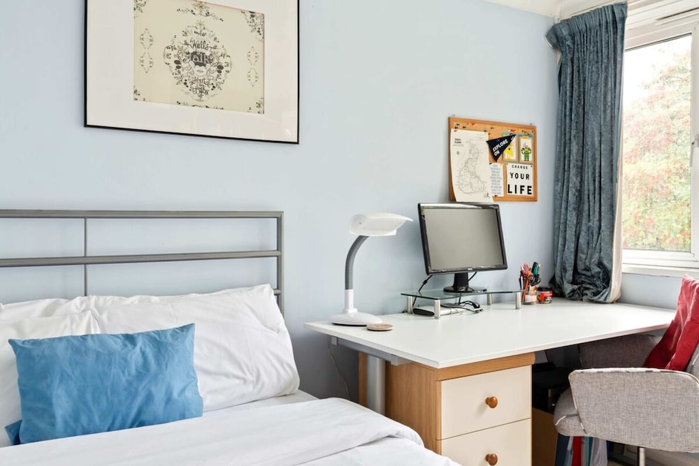 Фото Spacious 2 Bedroom Apartment in Cricklewood