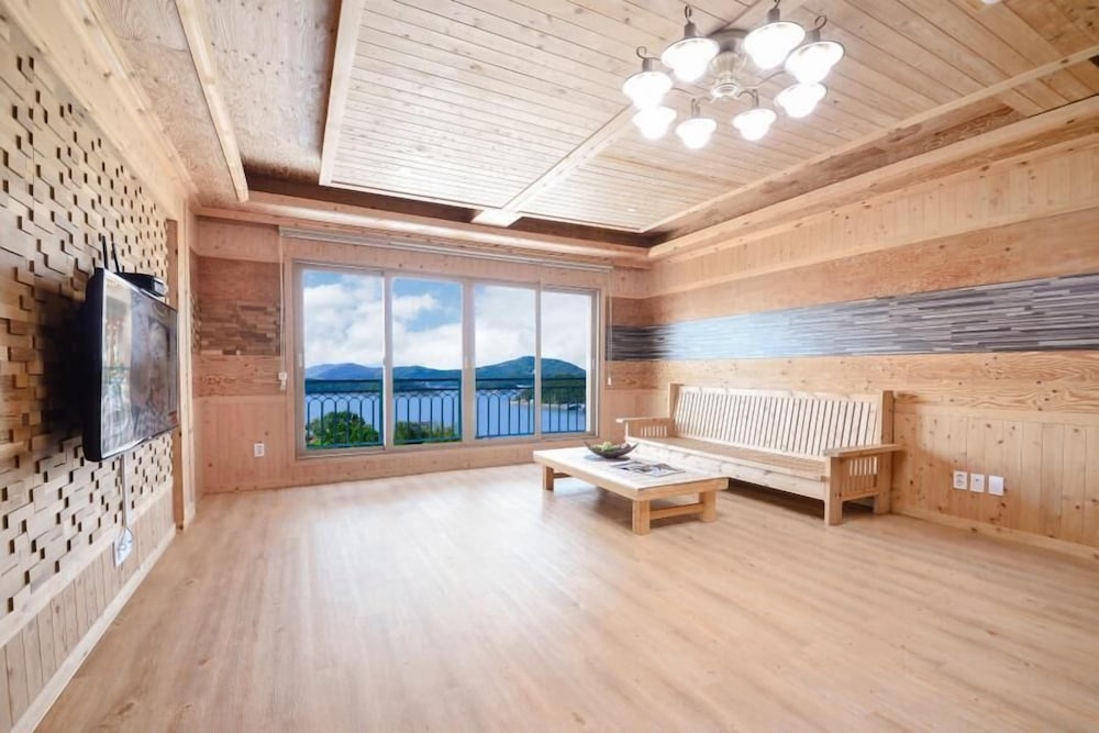 Фото Yeosu Sea and Starnight Pension