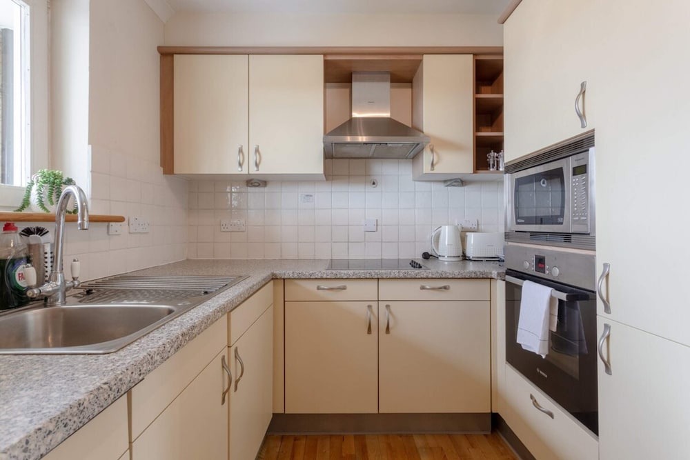 Фото Bright, Modern One-bed With Stunning View of Thames