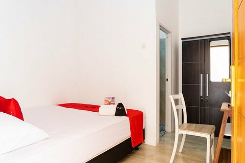 Гостиница RedDoorz near Cipinang Indah Mall в Бекаси