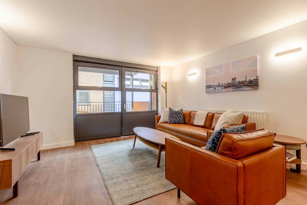 Фото Modern And Spacious 2 Bedroom in Central London