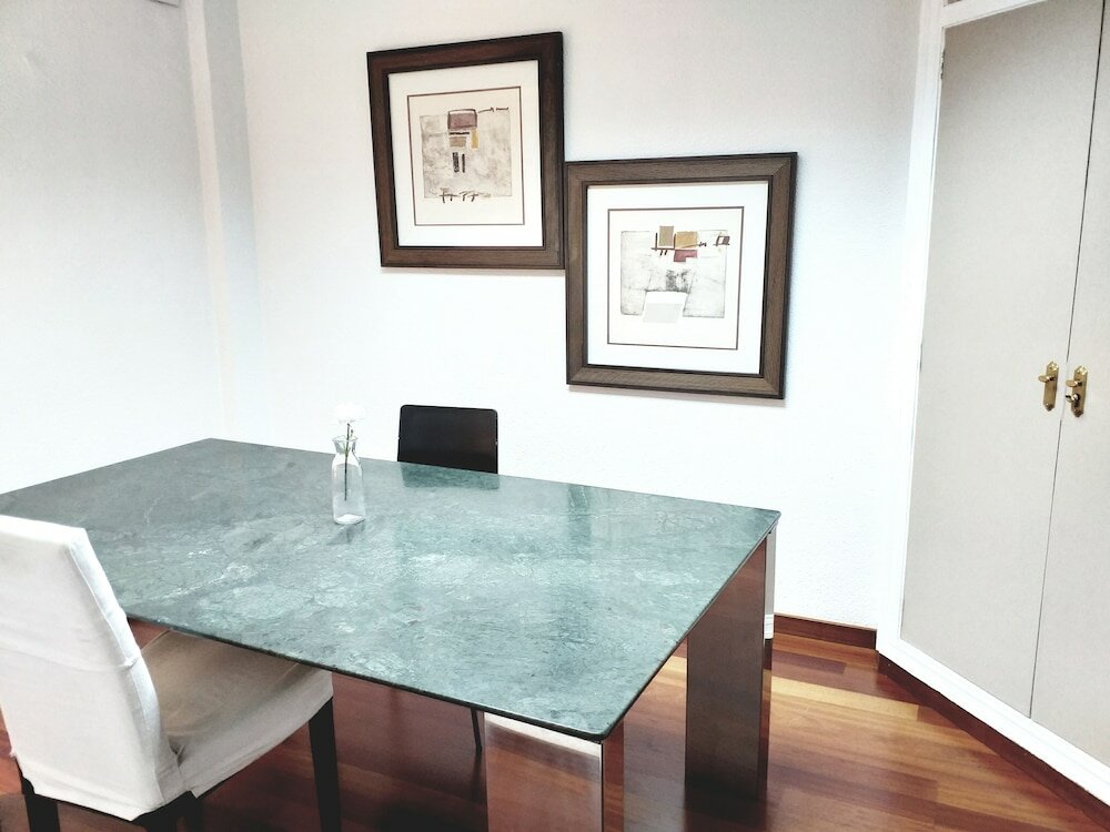 Фото Large Apartment with large and sunny Terrace - Garden & Outdoor Gym, Alicante Center