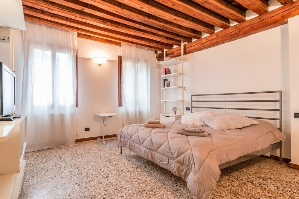 Фото LionHost Ruga Giuffa 4834