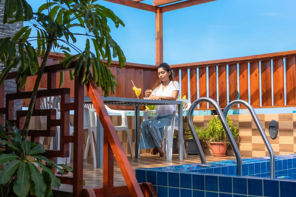 Фото Отель White Beach Holiday