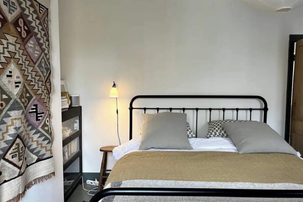 Фото Lovely 3bd Victorian Townhouse W/garden - Brixton!