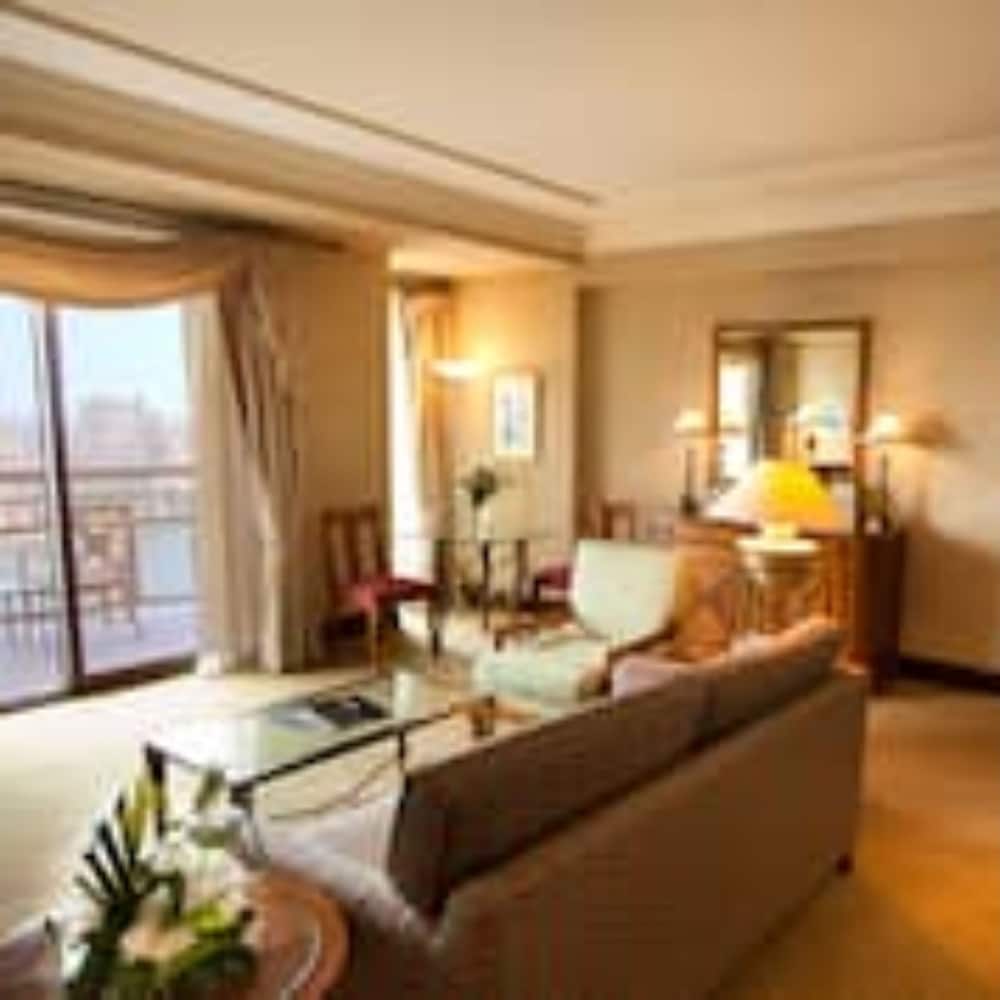 Фото Conrad Cairo