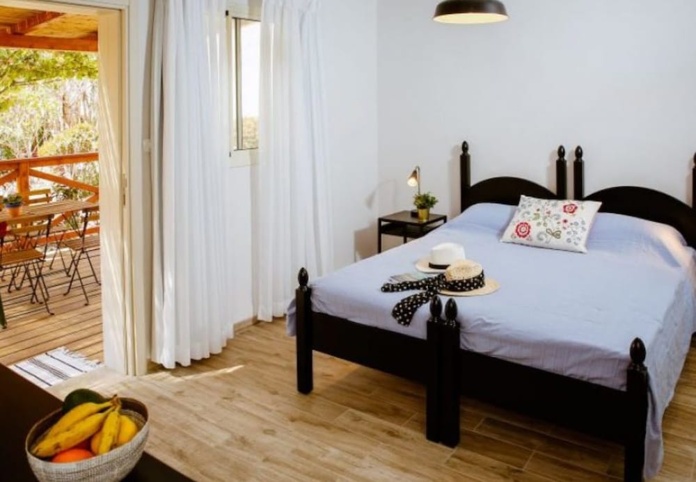 Фото Shaar Hagolan Kibbutz Country Lodging