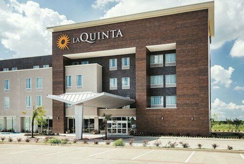 Гостиница La Quinta Inn & Suites by Wyndham Dallas Plano - The Colony