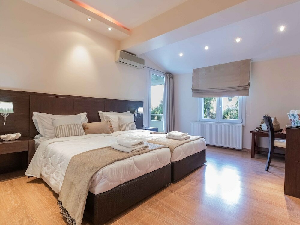 Фото A Private Haven: Hera with Secluded Pool and Garden