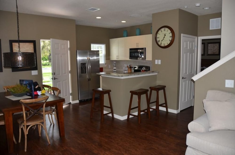 Фото Lucaya 4 Bedrooms 3 Baths Townhome!