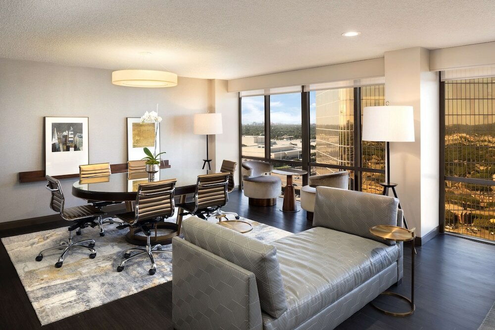 Фото DoubleTree by Hilton Dallas - Campbell Centre