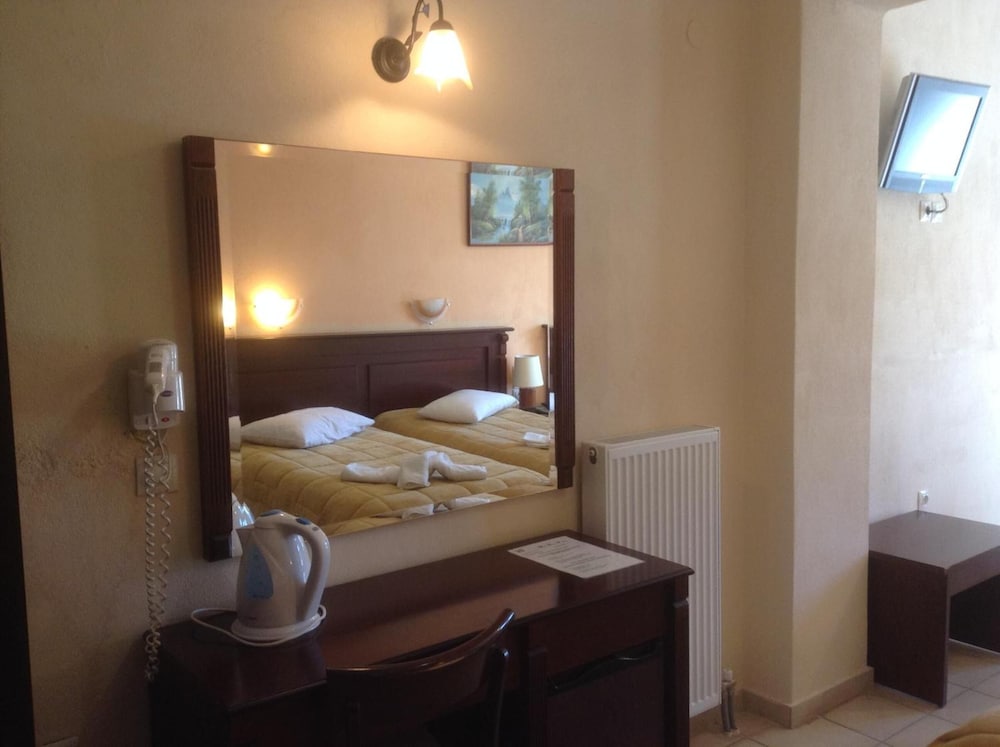 Фото Famissi Hotel