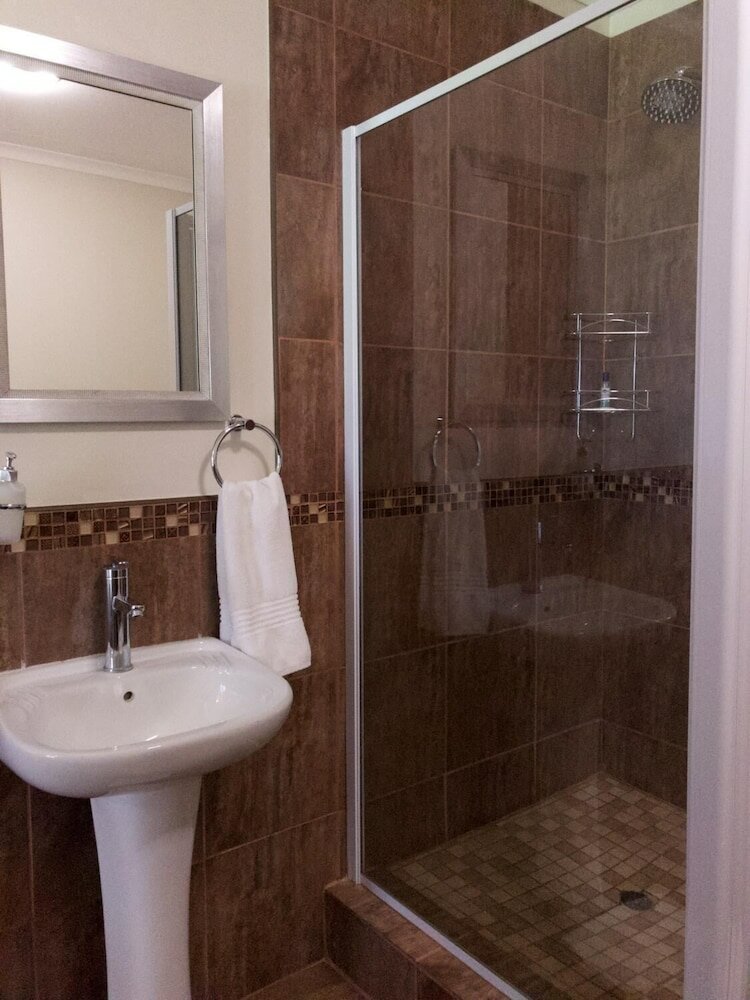 Фото The Hedge Guesthouse