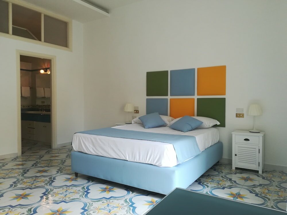 Фото Suite Napoli Riviera