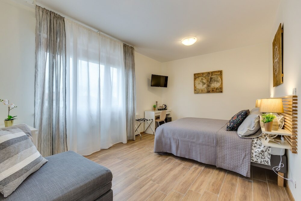 Фото Rooms Vidar Train station