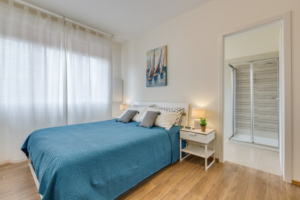 Фото Rooms Vidar Train station