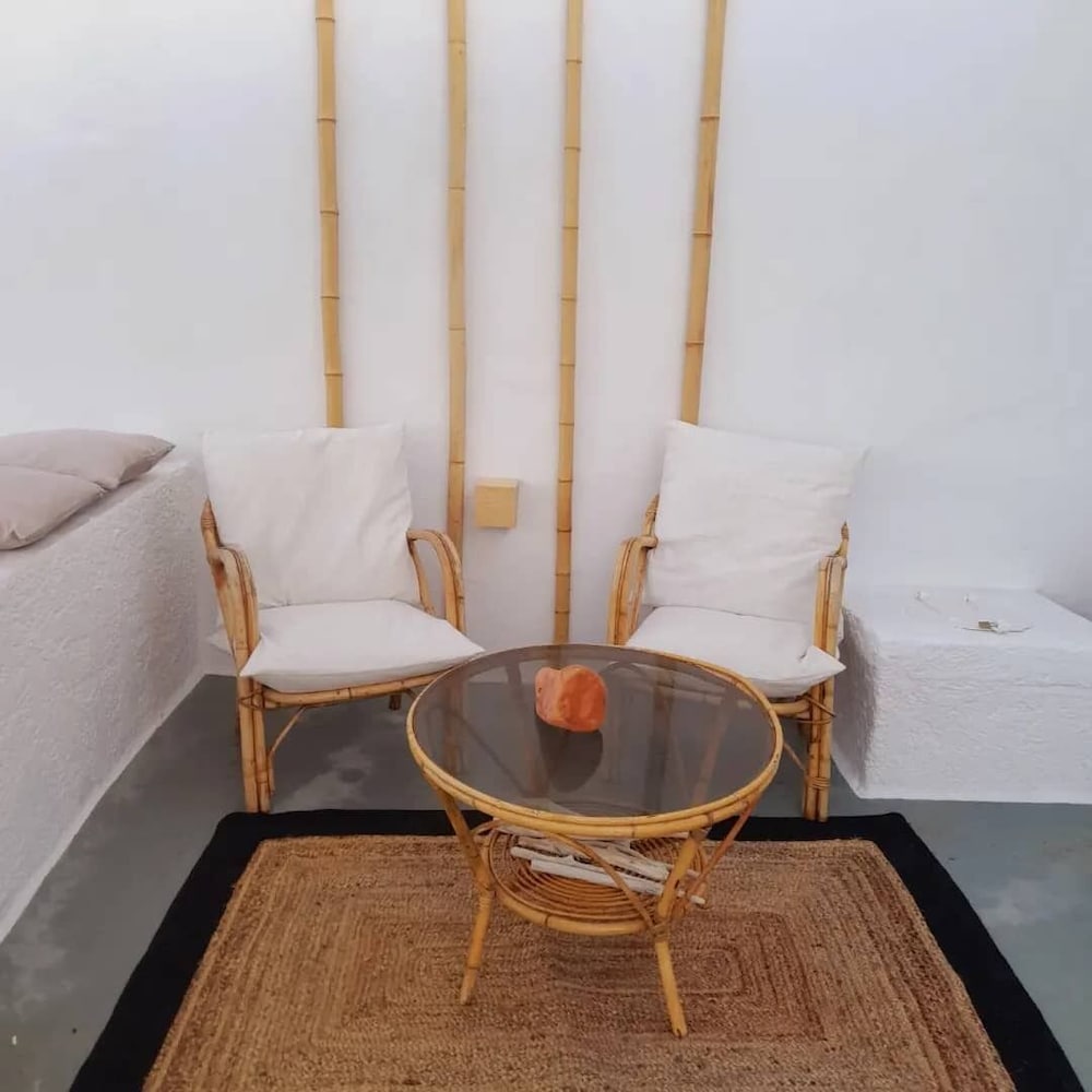 Фото Salty Caves Apartments Milos