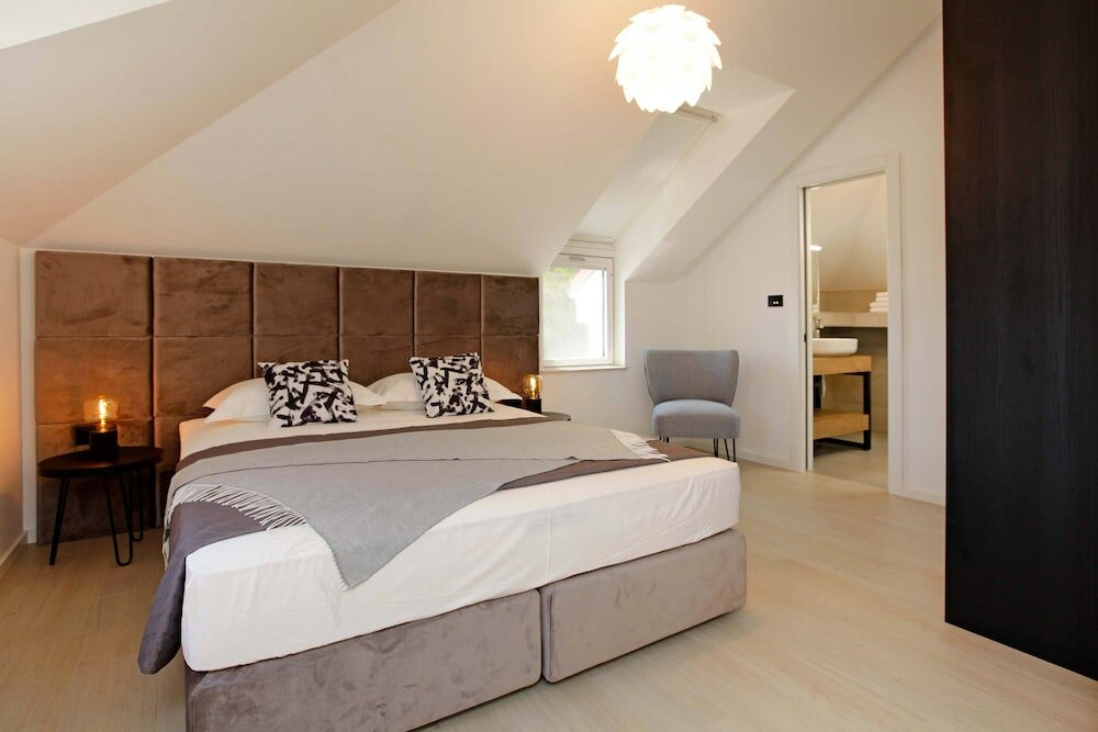 Фото Beachfront villa Senses for 12 in Milna