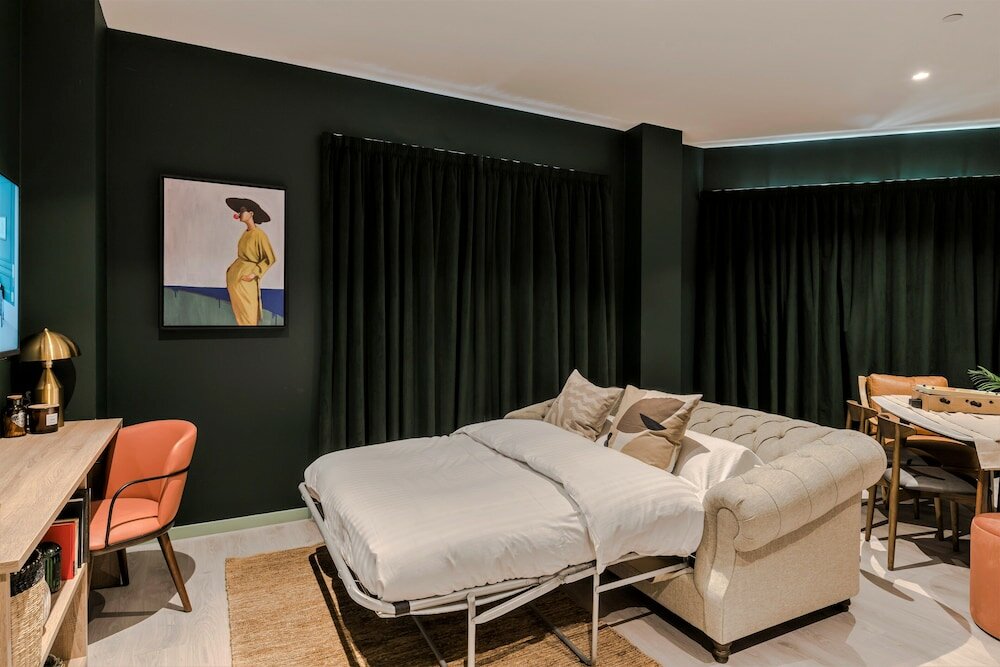 Фото Your Apartment Milton Keynes