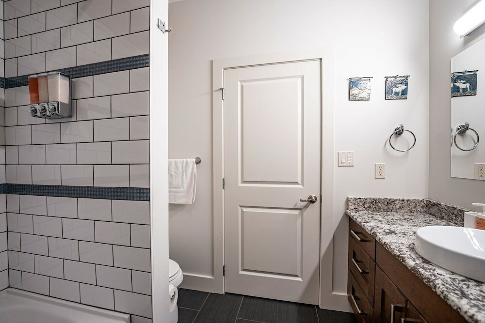 Фото Downunder Mountain Retreat by Revelstoke Vacations