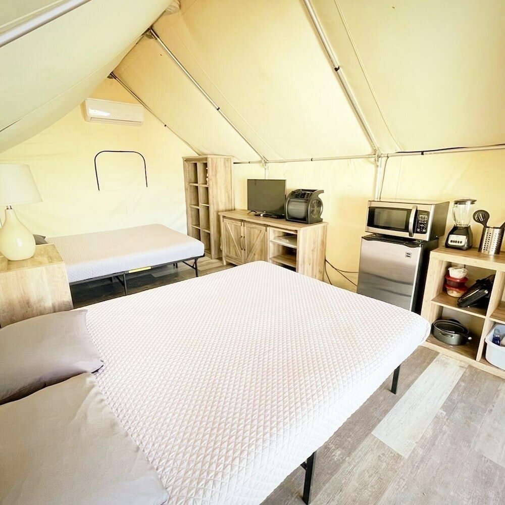 Фото Son's Blue River Camp Glamping Cabin Q