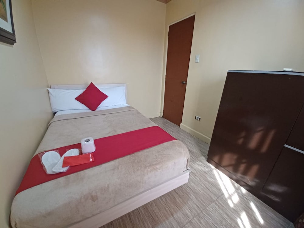 Фото Oyo 908 153 Silverio Suites