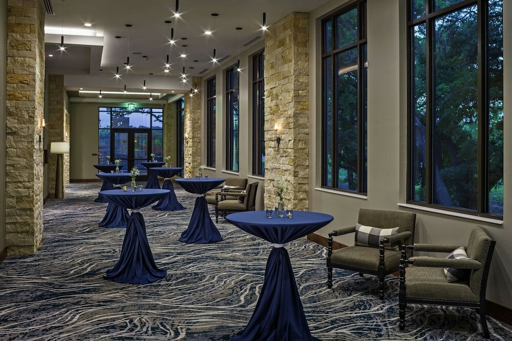 Фото The Bevy Hotel Boerne, a DoubleTree by Hilton