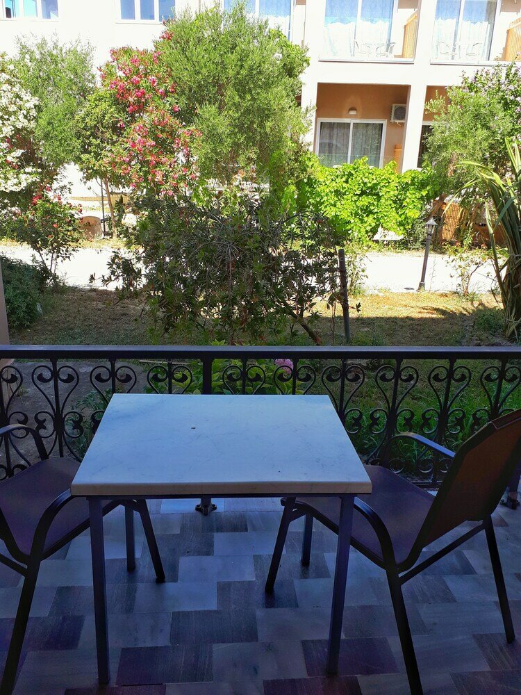 Фото Antzela Apartments