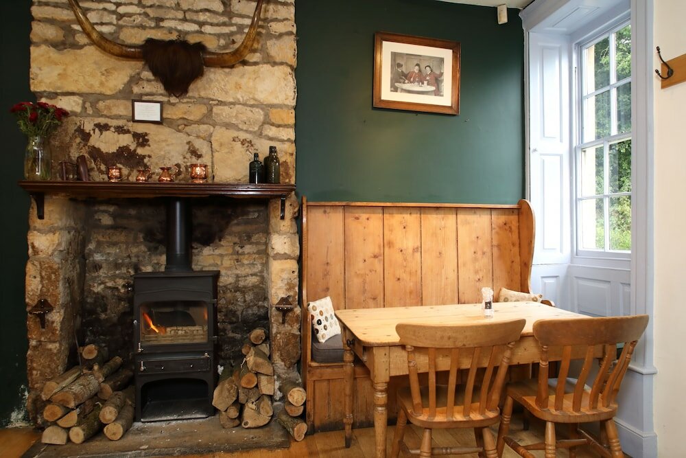 Фото Horse and Groom