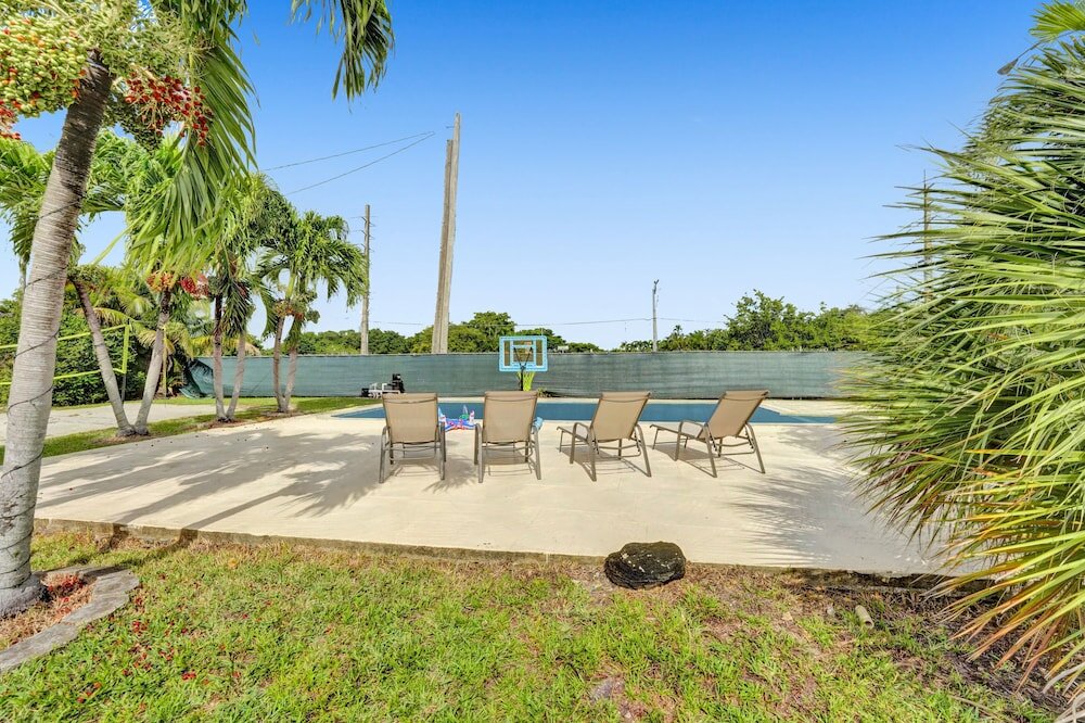 Фото Casa Lago Waterfront Home & Pool Near Hard Rock Casino