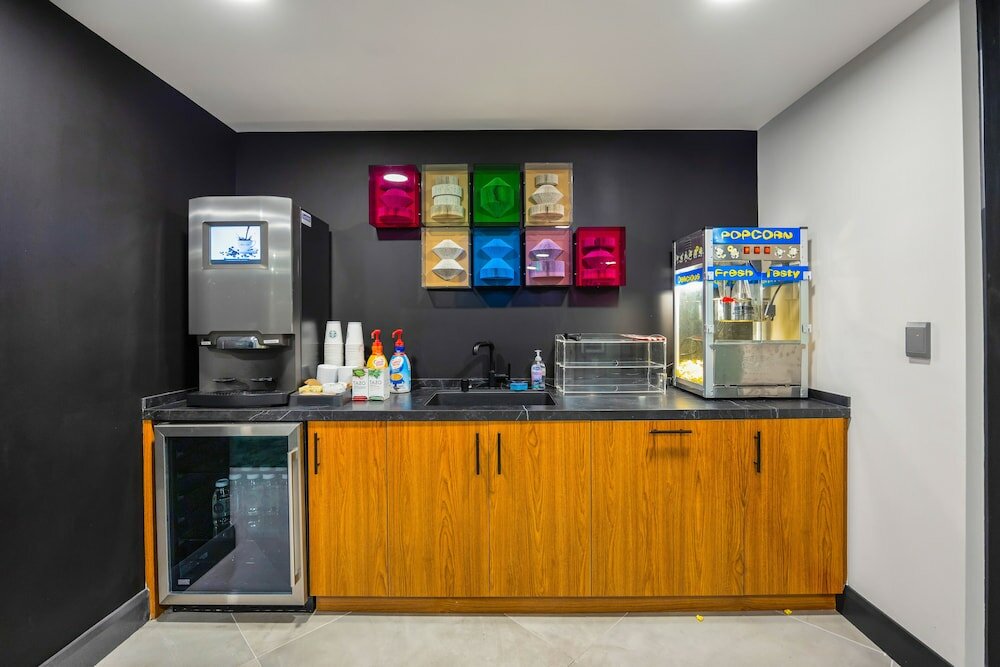 Фото Luxury Apartment in Hollywood