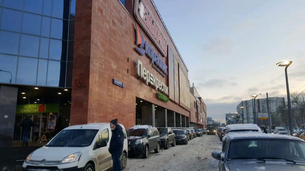 موقف السيارات Парковка при ТЦ Райкин Плаза ، موسكو، صورة